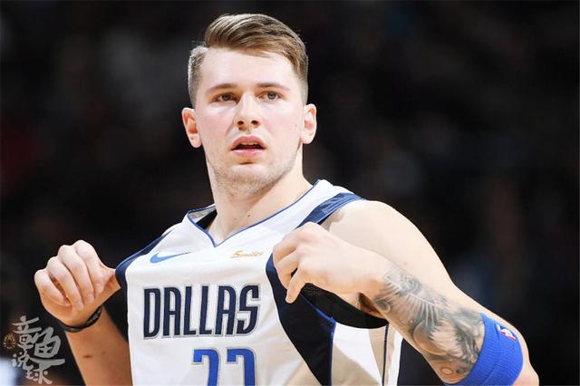 受伤手指佩 受伤手指佩